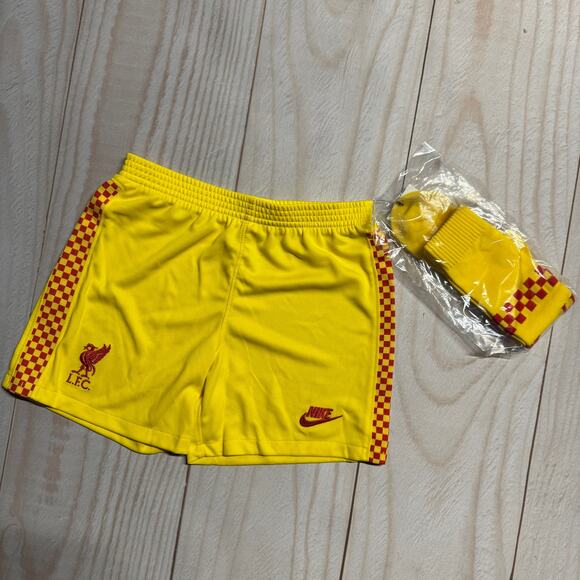 NWT Liverpool Nike 21/22 Away Entire Kit Jersey Shorts Socks Soccer Kids Size M - Picture 4 of 7